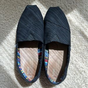 Men’s Black TOMS slip on shoes